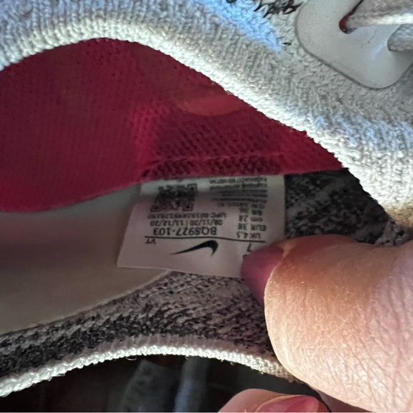 Nike woman’s - Picture 2 of 4